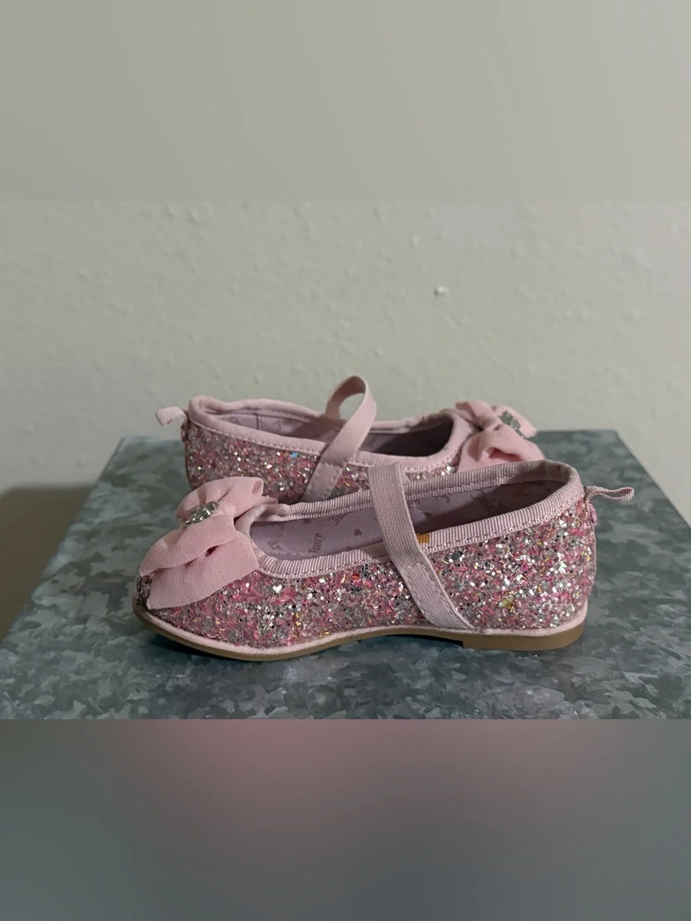 Juicy Couture Pink Glitter Bow Girls' Mary Jane Shoes, Size 6